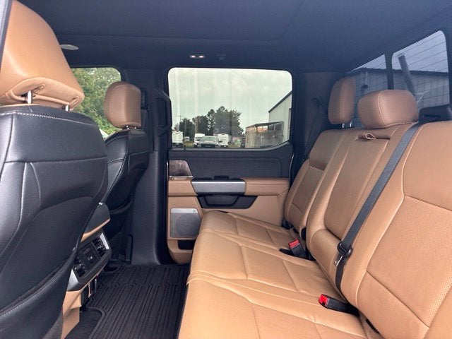 2023 Ford F-250SD LARIAT Crew Cab Pickup Slide 15