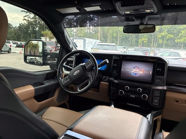 2023 Ford F-250SD LARIAT Crew Cab Pickup Slide 17