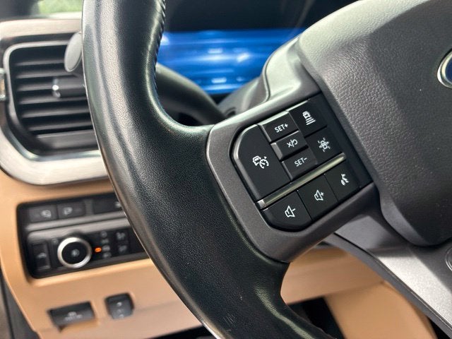 2023 Ford F-250SD LARIAT Crew Cab Pickup Slide 20