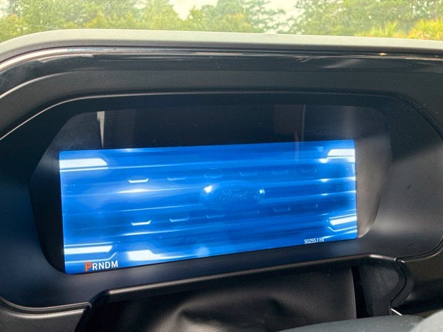 2023 Ford F-250SD LARIAT Crew Cab Pickup Slide 21