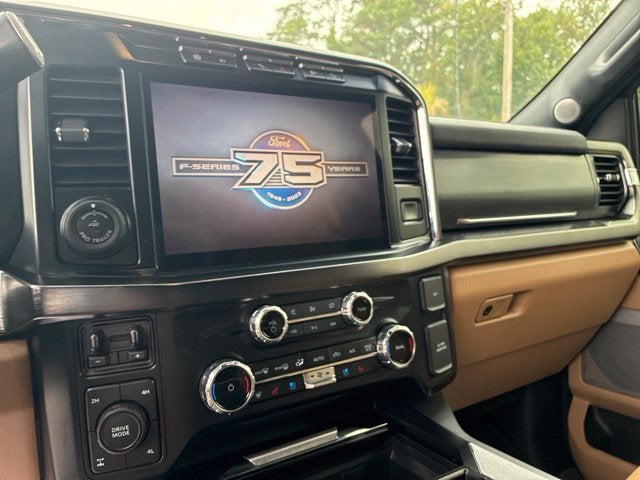 2023 Ford F-250SD LARIAT Crew Cab Pickup Slide 23