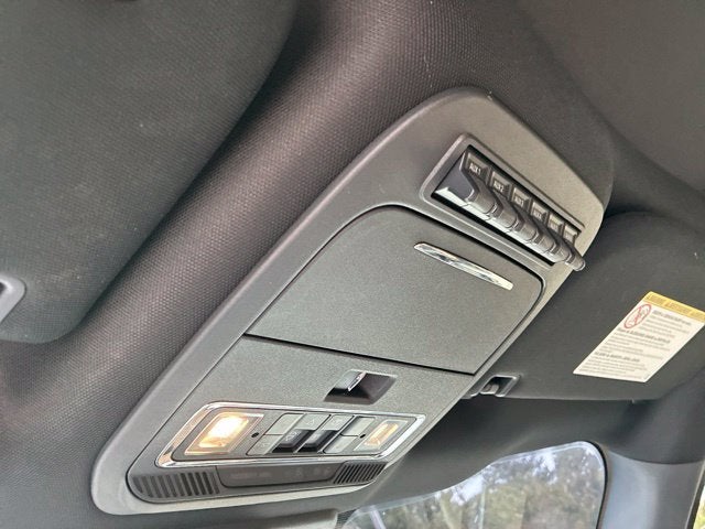 2023 Ford F-250SD LARIAT Crew Cab Pickup Slide 24