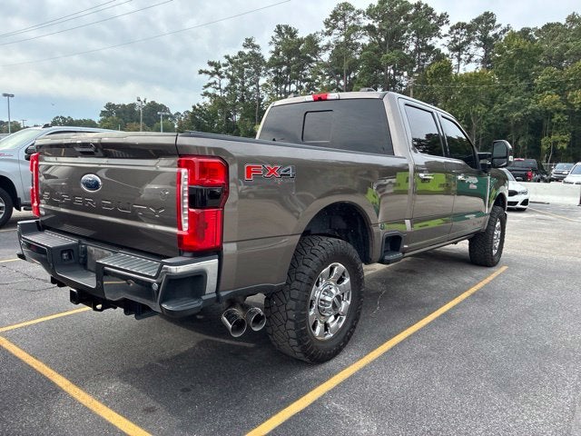 2023 Ford F-250SD LARIAT Crew Cab Pickup Slide 2