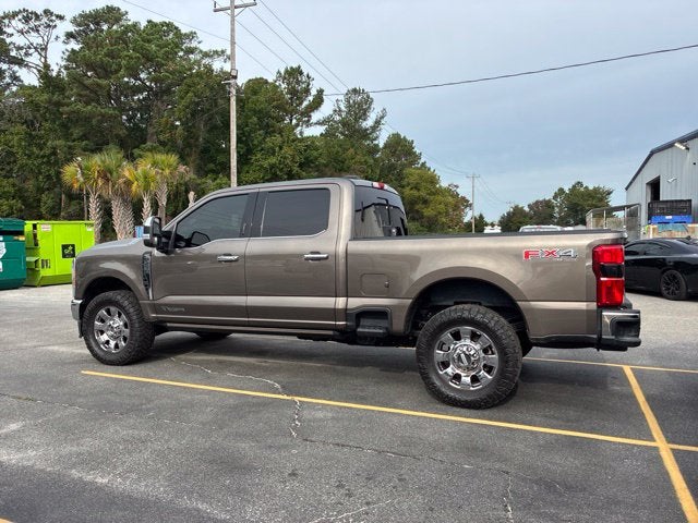2023 Ford F-250SD LARIAT Crew Cab Pickup Slide 3