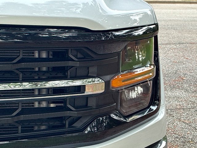 2025 Ford F-150 XLT Crew Cab Pickup Slide 8