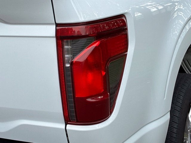 2025 Ford F-150 XLT Crew Cab Pickup Slide 12