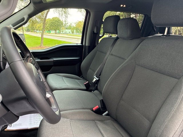 2025 Ford F-150 XLT Crew Cab Pickup Slide 19