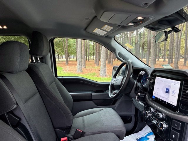 2025 Ford F-150 XLT Crew Cab Pickup Slide 21