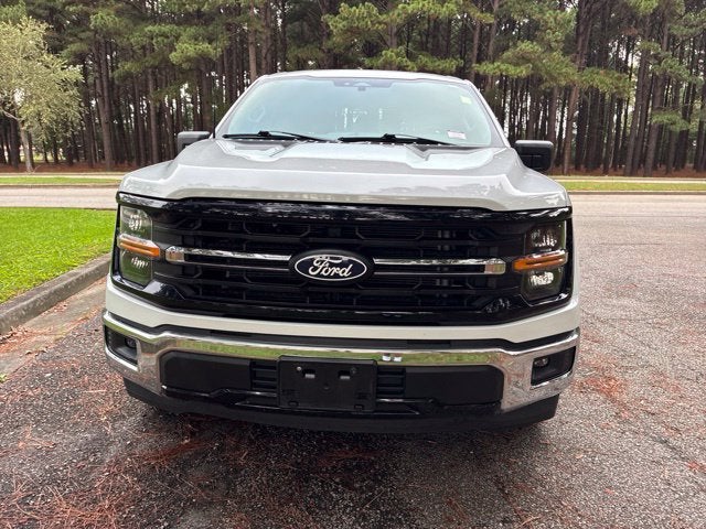 2025 Ford F-150 XLT Crew Cab Pickup Slide 6