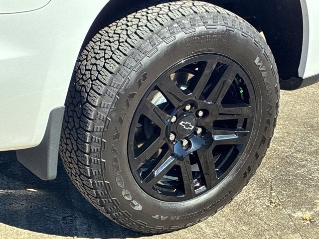 2023 Chevrolet Silverado 1500 CUSTOM Crew Cab Pickup Slide 11