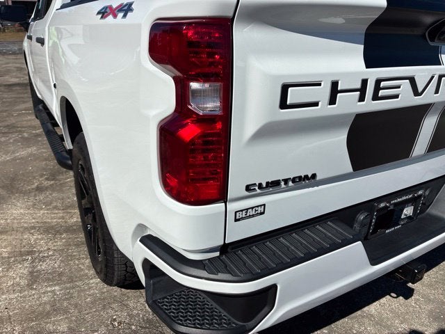 2023 Chevrolet Silverado 1500 CUSTOM Crew Cab Pickup Slide 11