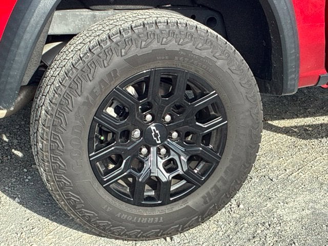 2024 Chevrolet Colorado TRAIL BOSS Crew Cab Pickup Slide 13