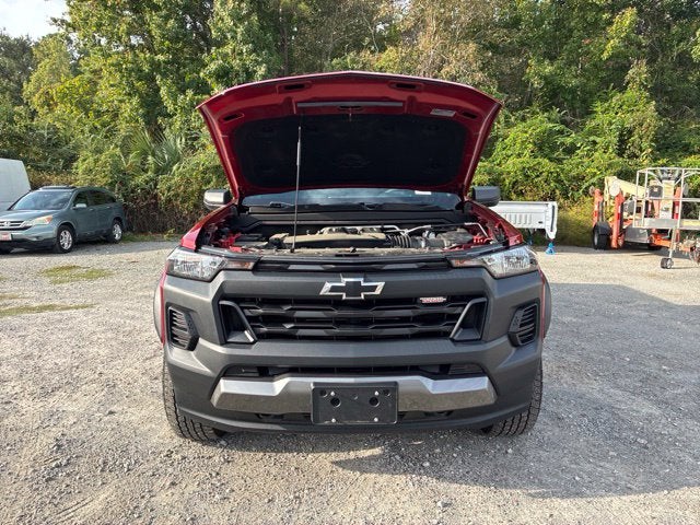2024 Chevrolet Colorado TRAIL BOSS Crew Cab Pickup Slide 17