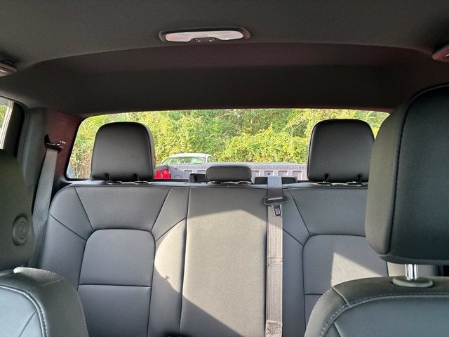 2024 Chevrolet Colorado TRAIL BOSS Crew Cab Pickup Slide 29