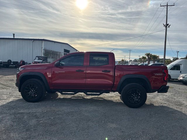 2024 Chevrolet Colorado TRAIL BOSS Crew Cab Pickup Slide 4