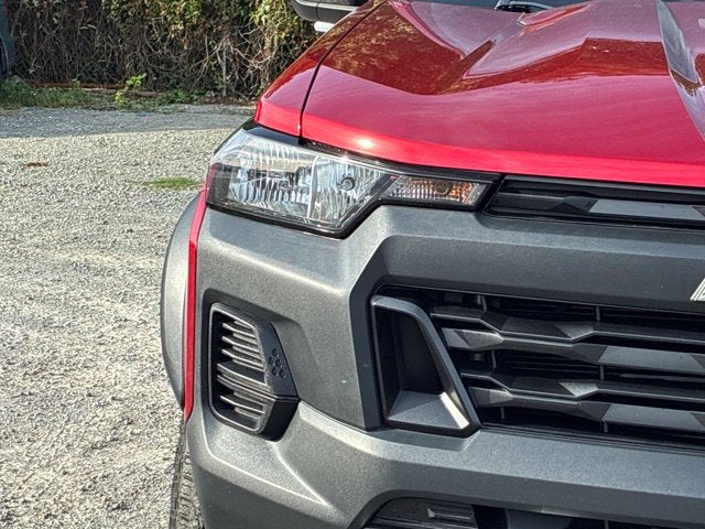 2024 Chevrolet Colorado TRAIL BOSS Crew Cab Pickup Slide 7