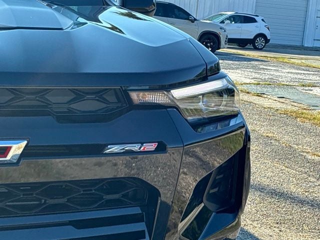2026 Chevrolet Colorado ZR2 Crew Cab Pickup Slide 8