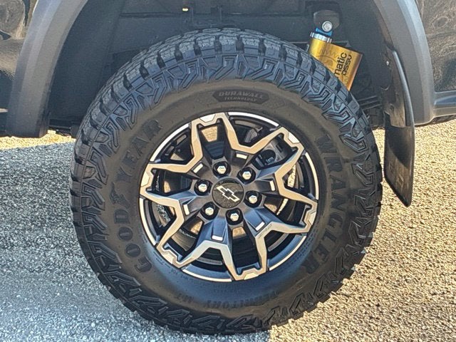 2026 Chevrolet Colorado ZR2 Crew Cab Pickup Slide 11