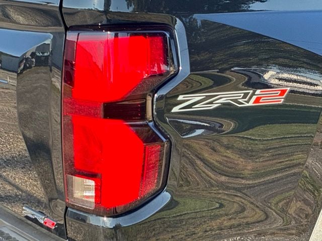2026 Chevrolet Colorado ZR2 Crew Cab Pickup Slide 12