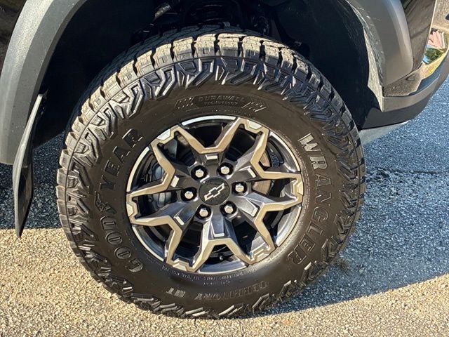 2026 Chevrolet Colorado ZR2 Crew Cab Pickup Slide 14