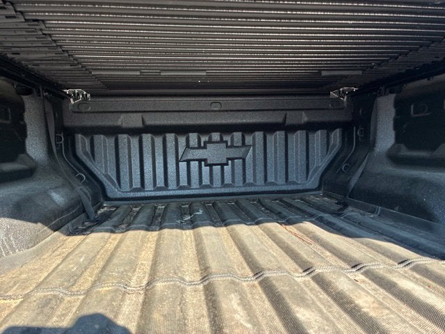 2026 Chevrolet Colorado ZR2 Crew Cab Pickup Slide 16