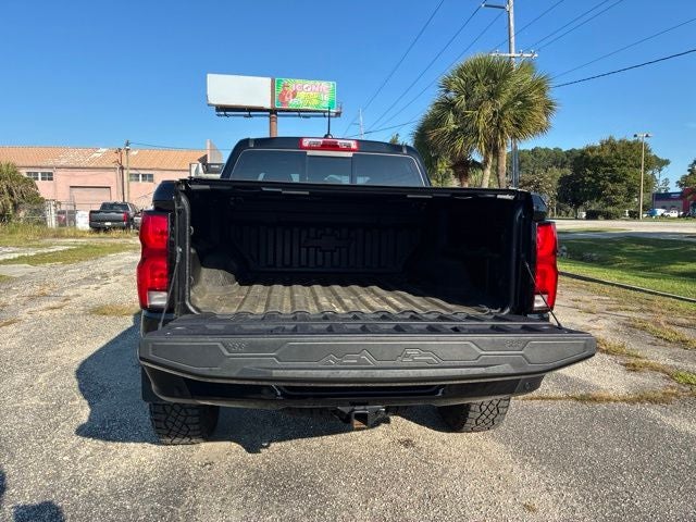 2026 Chevrolet Colorado ZR2 Crew Cab Pickup Slide 16