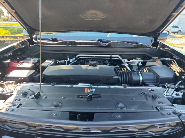 2026 Chevrolet Colorado ZR2 Crew Cab Pickup Slide 18