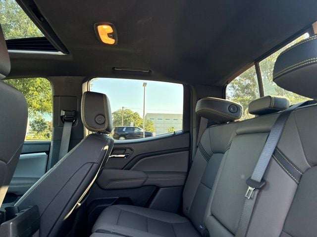 2026 Chevrolet Colorado ZR2 Crew Cab Pickup Slide 20