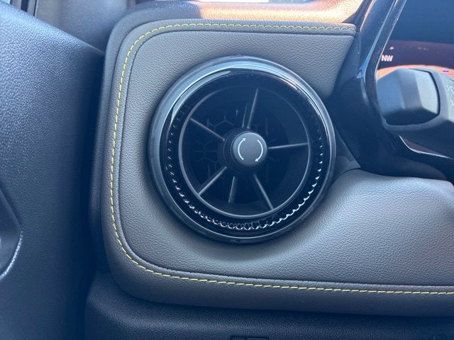 2026 Chevrolet Colorado ZR2 Crew Cab Pickup Slide 25