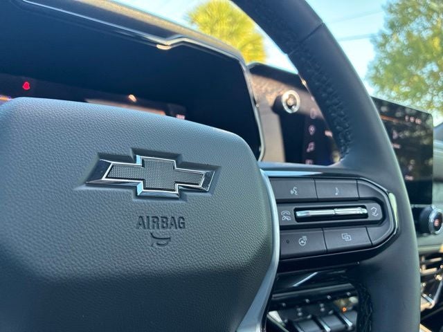 2026 Chevrolet Colorado ZR2 Crew Cab Pickup Slide 26