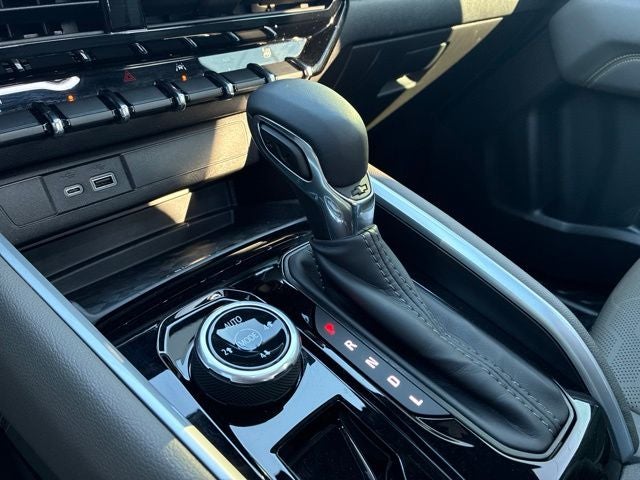 2026 Chevrolet Colorado ZR2 Crew Cab Pickup Slide 29