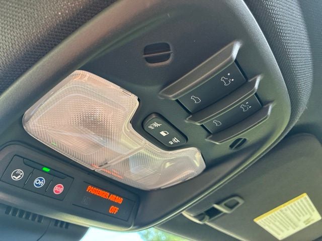 2026 Chevrolet Colorado ZR2 Crew Cab Pickup Slide 31