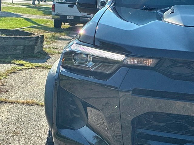 2026 Chevrolet Colorado ZR2 Crew Cab Pickup Slide 8