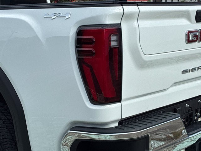 2025 GMC Sierra 2500HD SLT Crew Cab Pickup Slide 11