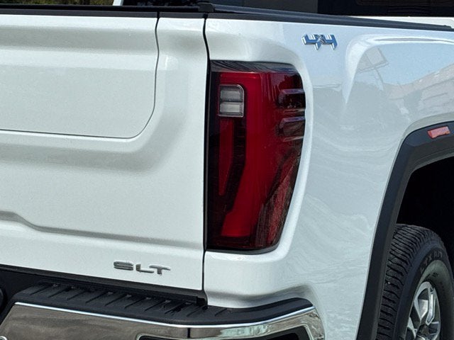 2025 GMC Sierra 2500HD SLT Crew Cab Pickup Slide 12