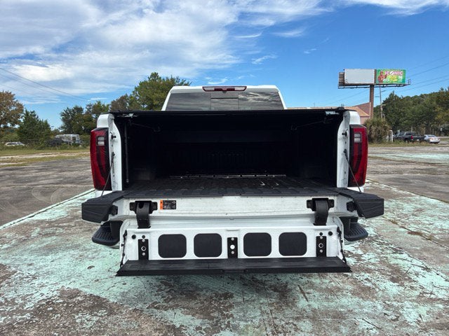 2025 GMC Sierra 2500HD SLT Crew Cab Pickup Slide 16