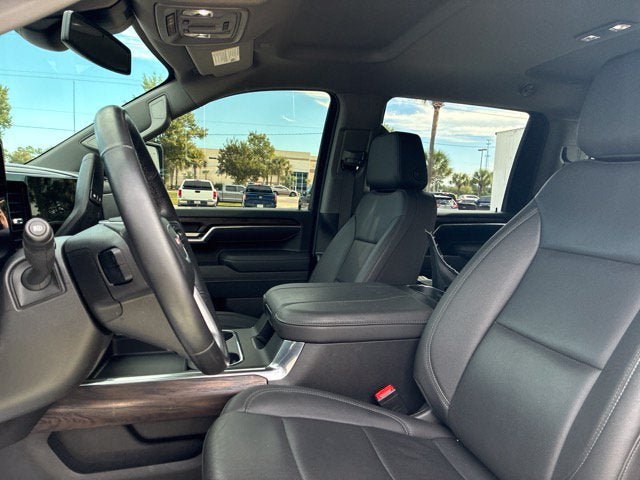 2025 GMC Sierra 2500HD SLT Crew Cab Pickup Slide 20