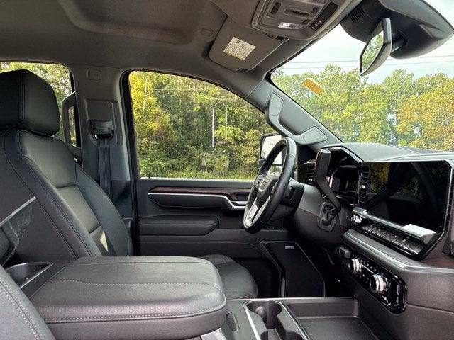 2025 GMC Sierra 2500HD SLT Crew Cab Pickup Slide 22