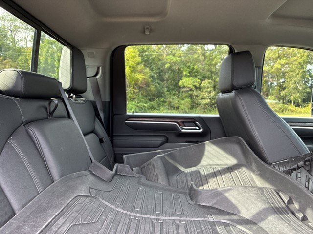 2025 GMC Sierra 2500HD SLT Crew Cab Pickup Slide 23