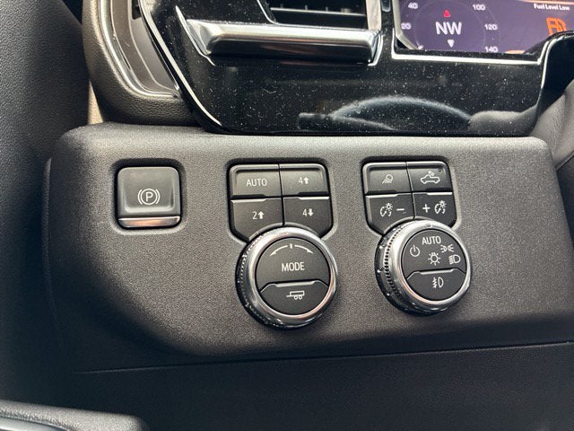 2025 GMC Sierra 2500HD SLT Crew Cab Pickup Slide 25