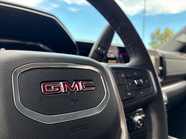 2025 GMC Sierra 2500HD SLT Crew Cab Pickup Slide 27