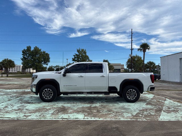 2025 GMC Sierra 2500HD SLT Crew Cab Pickup Slide 4