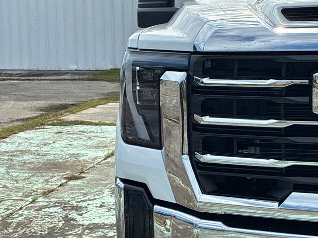 2025 GMC Sierra 2500HD SLT Crew Cab Pickup Slide 7