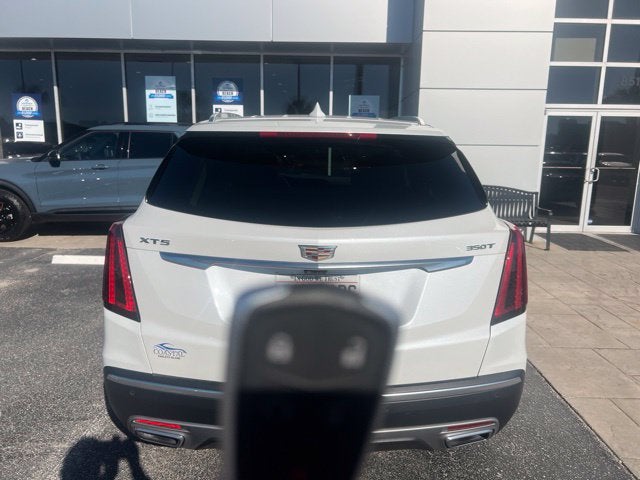 2022 Cadillac XT5 PREMIUM LUXURY SUV Slide 2
