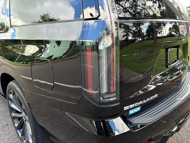 2025 Cadillac Escalade ESV V-SERIES SUV Slide 12