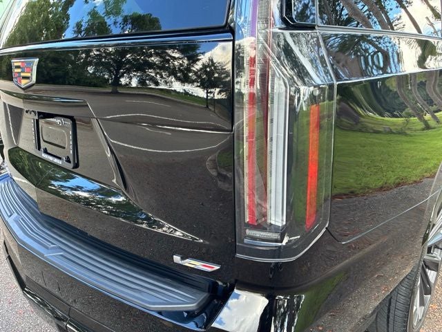 2025 Cadillac Escalade ESV V-SERIES SUV Slide 13