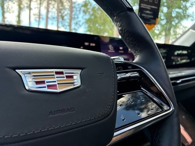 2025 Cadillac Escalade ESV V-SERIES SUV Slide 31