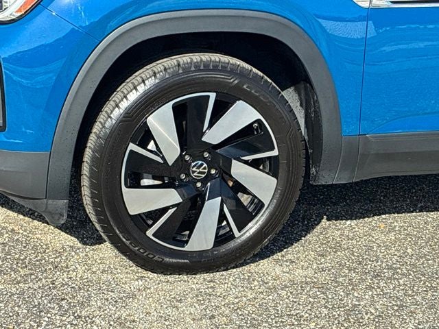 2025 Volkswagen Atlas Cross Sport 2.0T SE W/TECHNOLOGY SUV Slide 9