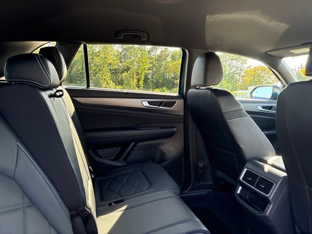 2025 Volkswagen Atlas Cross Sport 2.0T SE W/TECHNOLOGY SUV Slide 22
