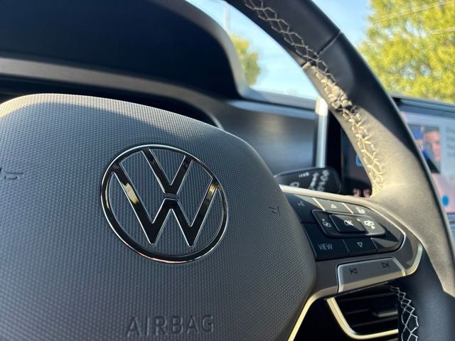 2025 Volkswagen Atlas Cross Sport 2.0T SE W/TECHNOLOGY SUV Slide 27